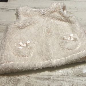 CARTER’S faux fur baby girl white vest. Size 3 months. Brand new condition.